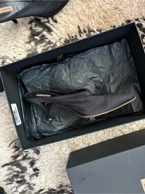 Yeezy Season 6 Black and Tan Box